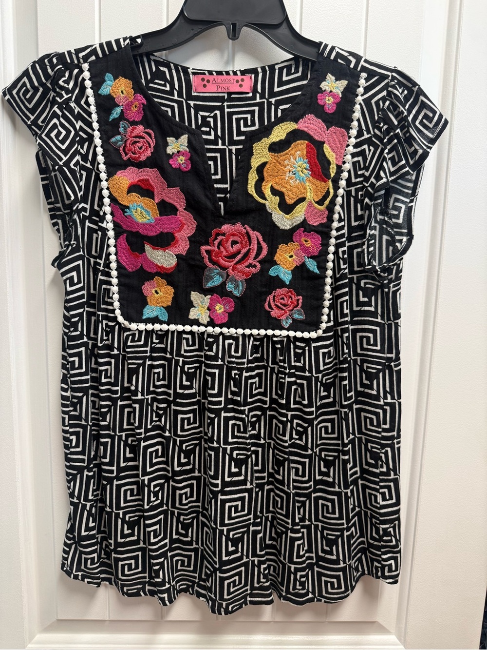 SAVANAH JANE Women Black/White Blouse With Multicolor Embroidery Size Small NWOT